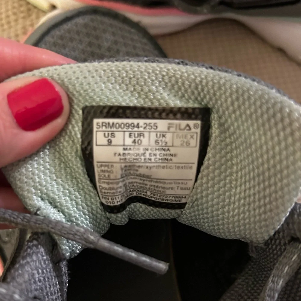 EUC Woman’s Fila Gray Lace-Up Sneakers with mint green and pink details size 9